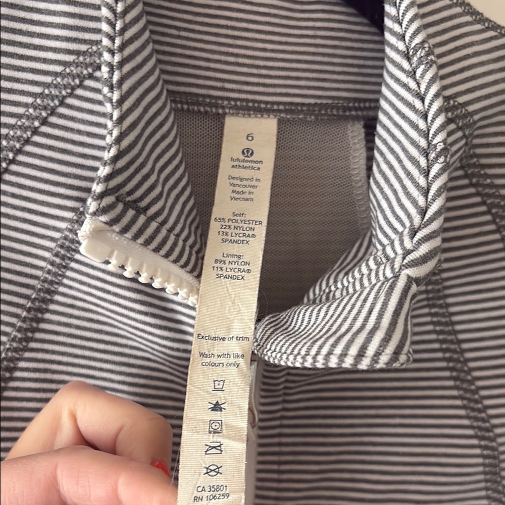Lululemon Athletica Utility Jacket in Gray and White for Everyday Versatility - Picture 2 of 7